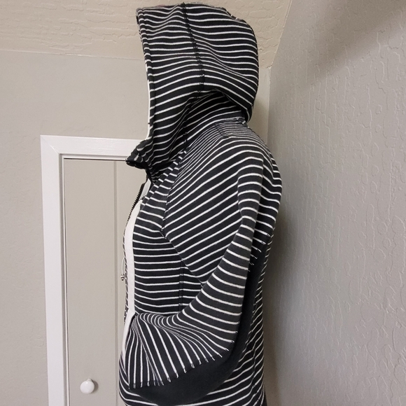 Lululemon Scuba Hoodie Jacket in Parallel Stripe Brisk Bloom Size 6 - Picture 5 of 16